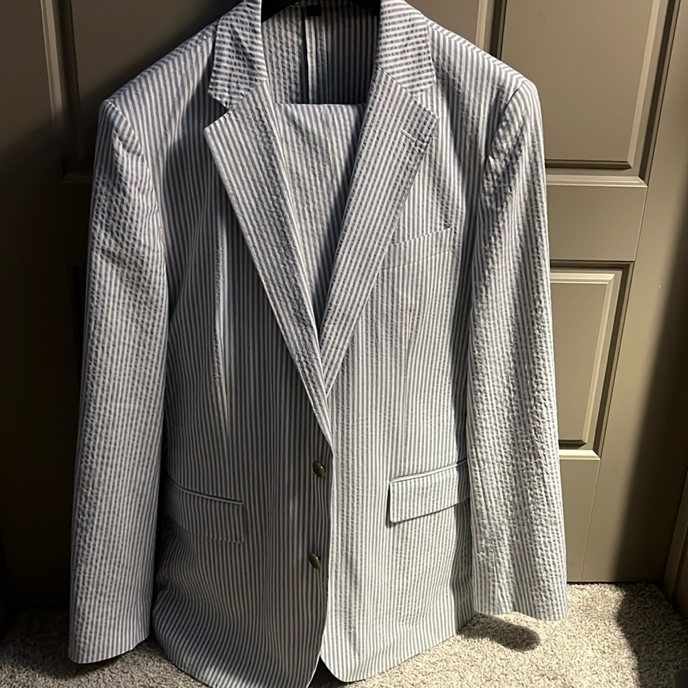 NWT J CREW slim fit seersucker suit. 41R jacket and pants